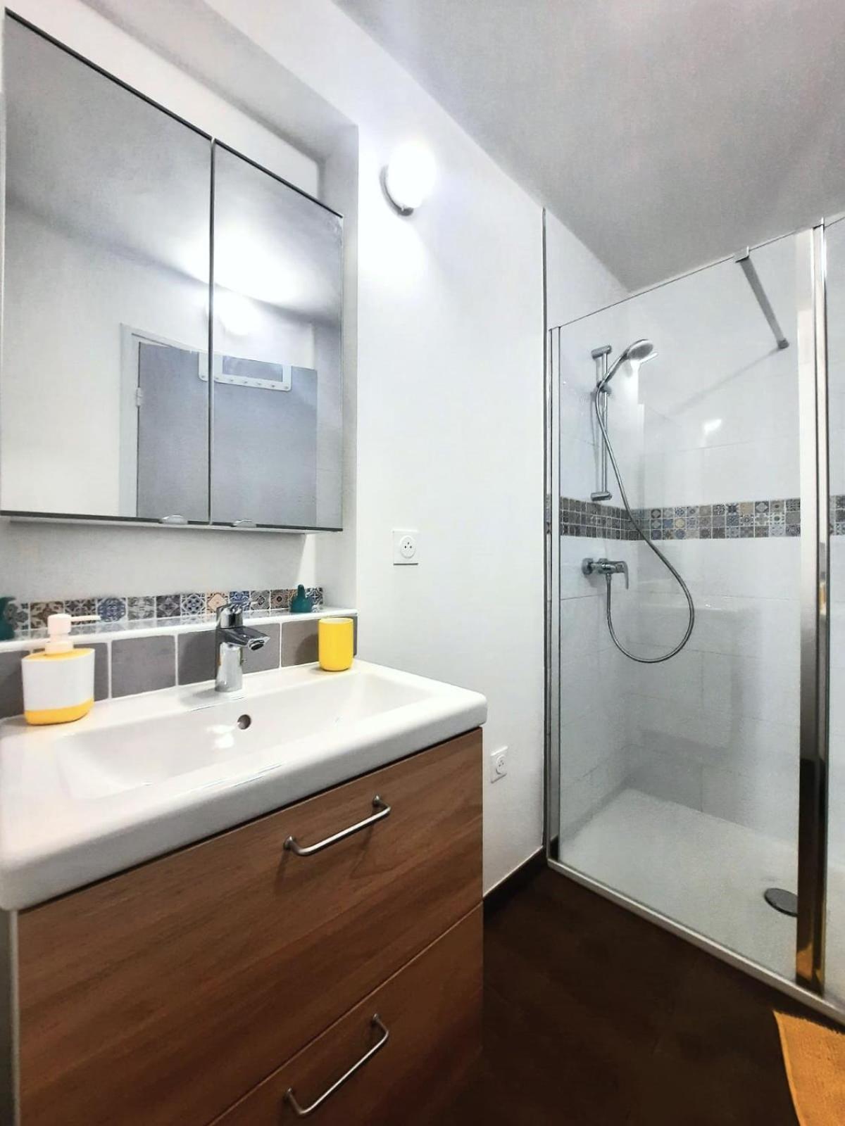 La 2, Climatisee Ac, Calme, Cuisine Privee Séjour chez l'habitant *